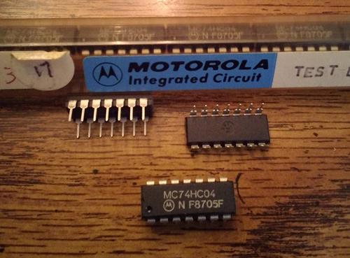 Lot of 18: Motorola MC74HC04N