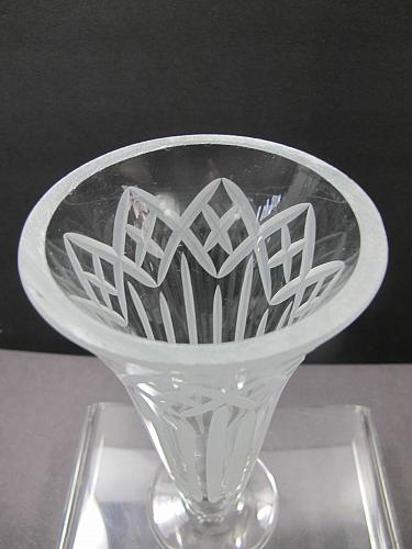 Hand cut crystal vase frosed cutting