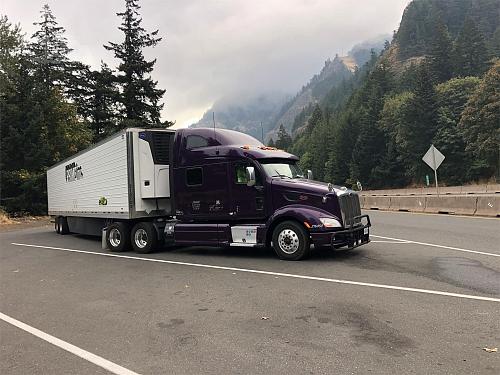 2016 Peterbilt 587 Semi Tractor