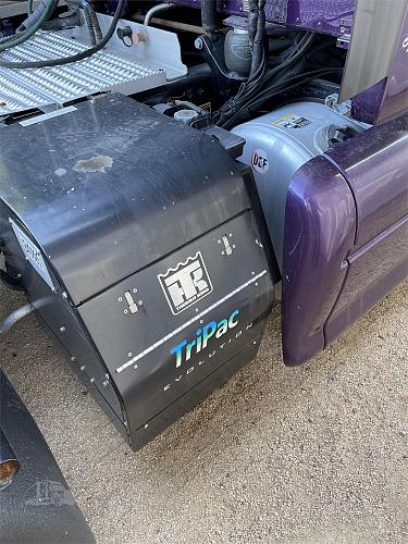 2016 Peterbilt 587 Semi Tractor