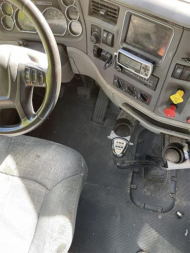 2016 Peterbilt 587 Semi Tractor