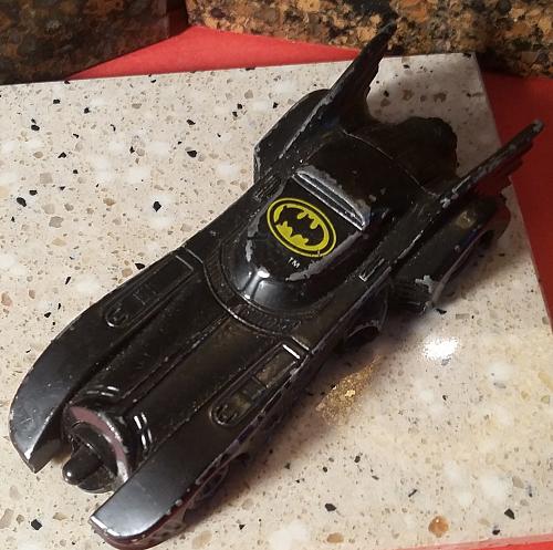 Hot Wheels Batmobile TM @ DC Comics 1989 (s03) Die Cast Automobile! Black Grill