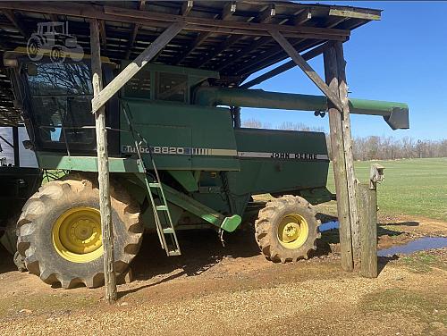 1983 John Deere 8820 Turbo Combine