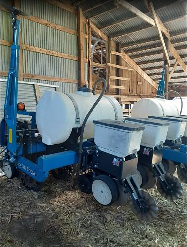 2016 Kinze 3000 Planter