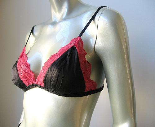 SB68 Vintage Victoria's Secret NEW Red Scallope Sheer Lace Black Silk Bralette M