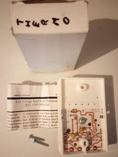 UNUSED Columbus Electric 2E514C Low Voltage Thermostat