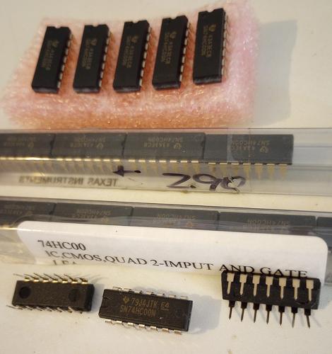 Lot of 22: Texas Instruments SN74HC00N FREE Shipping