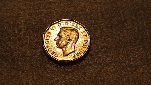 1947 Canada 5 Cent 5c 5cents Maple Leaf b4