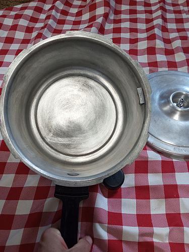 Vintage Presto 4-Quart Aluminum Pressure Cooker- Model 021001- With Jiggler