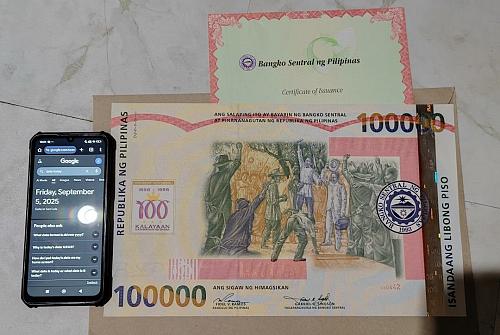Philippines 100,000 Piso Banknote, 1998, P-190, UNC, Commemorative Envelope, w/ COA