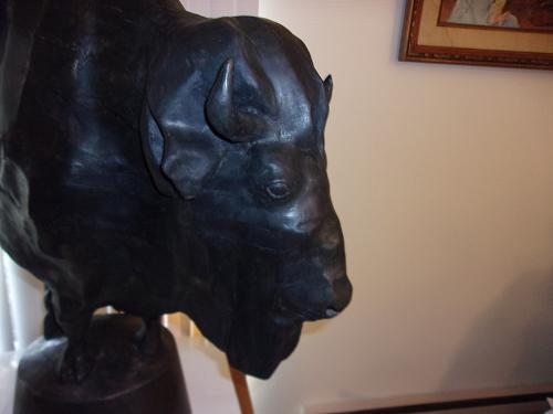 Mid Century Modern 1981 G.M. Buffalo Sculpture &ndash; Vintage
