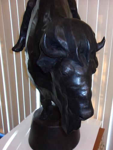 Mid Century Modern 1981 G.M. Buffalo Sculpture &ndash; Vintage