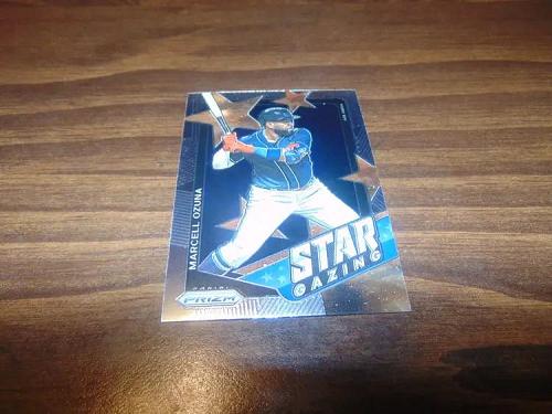 mt-2021 panini prizm baseball star gazing insert #sg12 marcell ozuna-braves-mlb