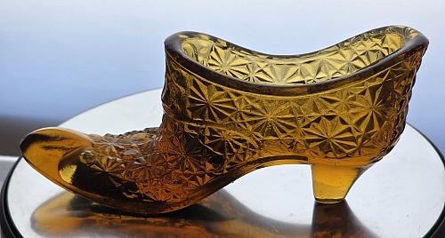 Vintage L.E Smith Amber Daisy Button Glass Slipper Shoe Trinket Dish