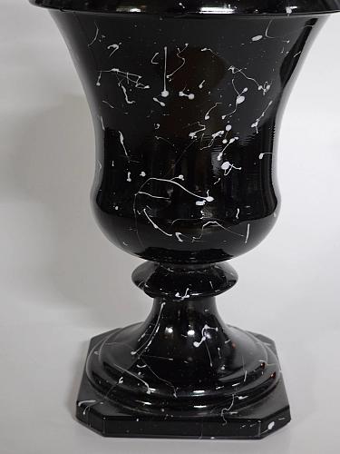 L.E Smith Glass black marble urn vase with lid..