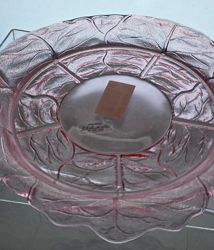 LE Smith pink leaf plate