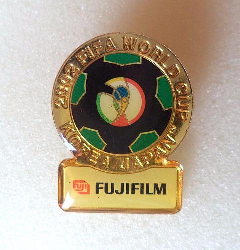 Word Cup JAPAN KOREA 2002 FUJIFILM Pin, pinback. Soccer Collectible