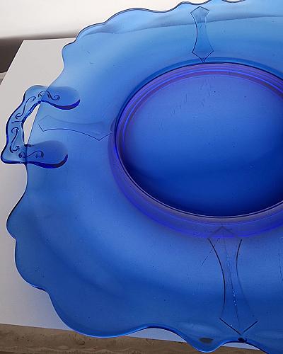 L.E Smith Glass blue double shield bred tray