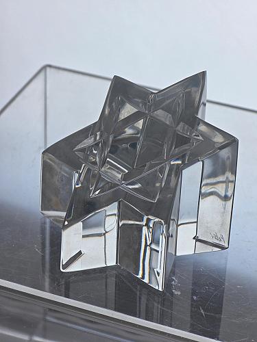 Hand crafted art glass star paperweight Signed