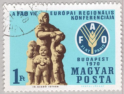Hungary Used Family statue blue one (BP85404)