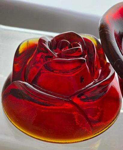 L.E Smith Glass red cabbage bowl with lid