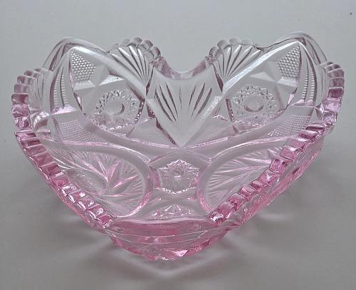 LE Smith pink heart dish
