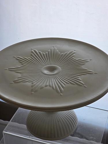 Atterburry Treasure hand on stem Starburst cake plate