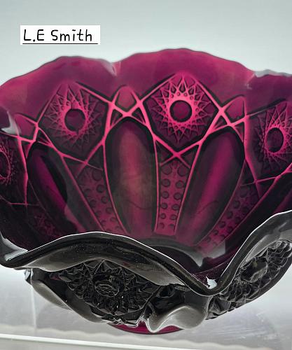 L.E Smith Glass Amethyst ruffled edge Quintec bowl