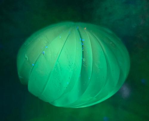 Hand crafted art glass paperweight from L.E. Smith