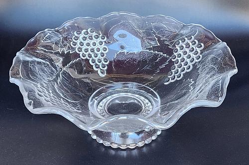 L E Smith Glass grape bowl