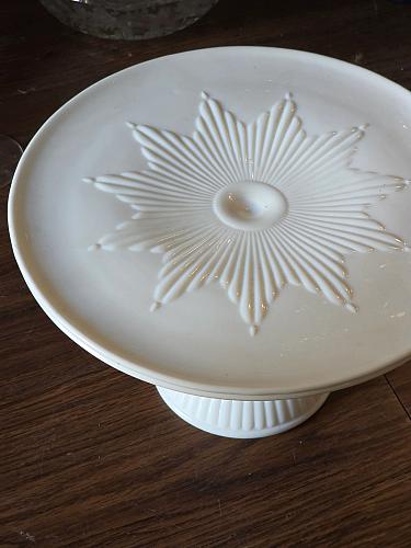 Atterburry Treasure hand on stem Starburst cake plate