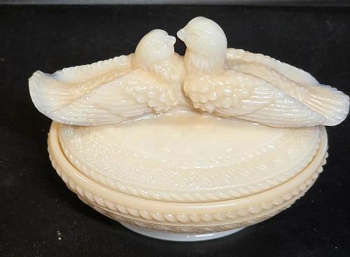 Westmoreland custard Glass kissing doves covered candy dish
