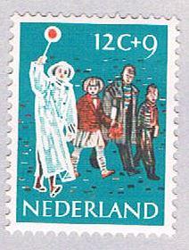 Netherlands B339 MLH Children crossing street 1959 (BP33710)