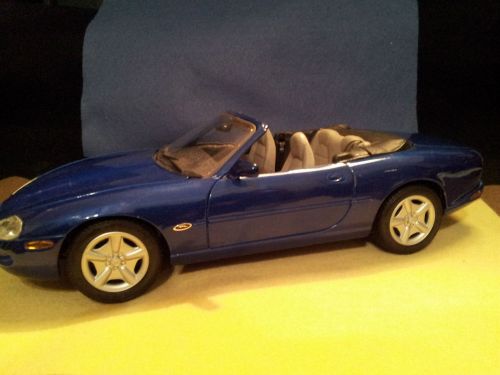 Maisto Special Edition Jaguar XK8 Convertible 1:18 Scale