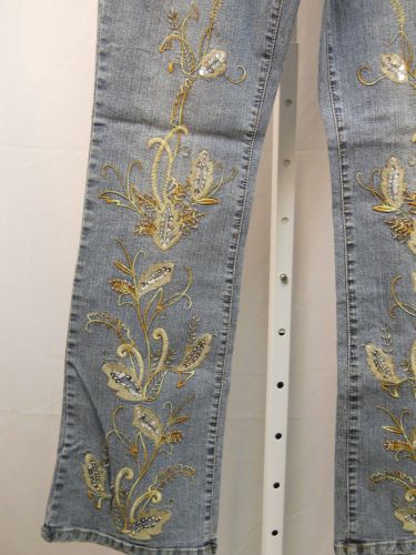 Milano Moda Embellished Stonewashed Women’s Boot Cut Legs 32X32 Jeans Size 9-10