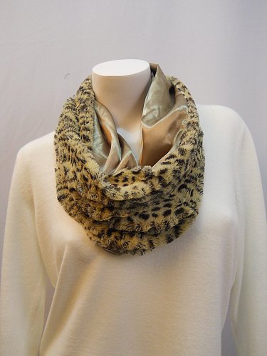 Womens Infinity Scarf Size 34X14 FADED GLORY Animal Faux Fur All Occasion Lined