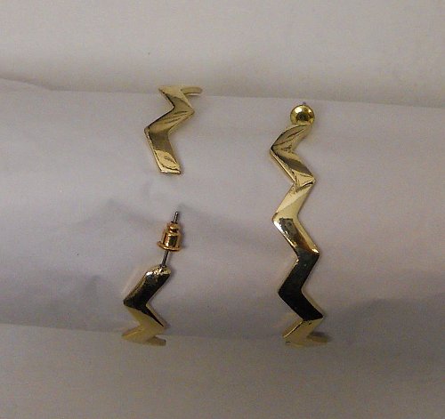 Women Fashion Hoop Earrings Chevron Gold Tones BEBE Push Backs