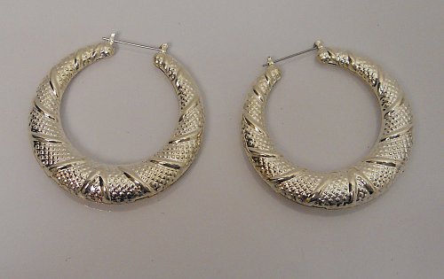 Women Fashion Hoop Earrings Metal Silver Tones Snap Closure SZ BIJOUX