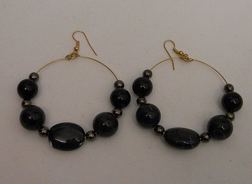 Womens Fashion Earrings Hoops Gold Tone Black Marbled Beads Hooks Unbranded