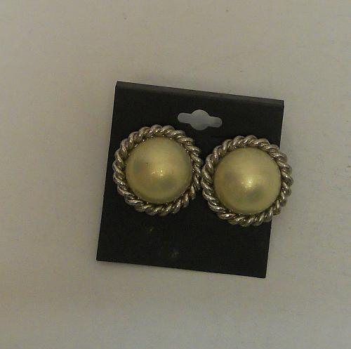 Women Stud Earrings Twisted Beige Beads Unbranded Push Backs Fashion