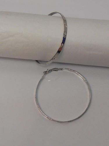 Women Etched Metal Hoop Earrings Silver Tones Leverback Fasteners FASHION JEWELR