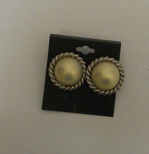 Women Stud Earrings Twisted Beige Beads Unbranded Push Backs Fashion