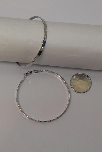 Women Etched Metal Hoop Earrings Silver Tones Leverback Fasteners FASHION JEWELR