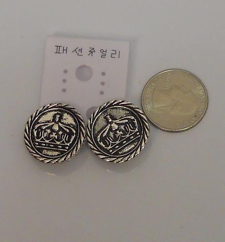 Women Fashion Earrings Huggies Silver Tones Clip On Fasteners Unbranded