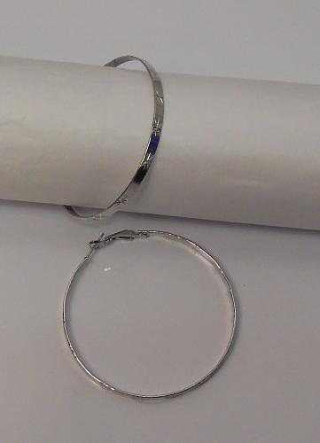 Women Etched Metal Hoop Earrings Silver Tones Leverback Fasteners FASHION JEWELR