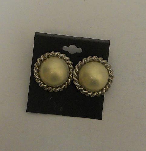 Women Stud Earrings Twisted Beige Beads Unbranded Push Backs Fashion