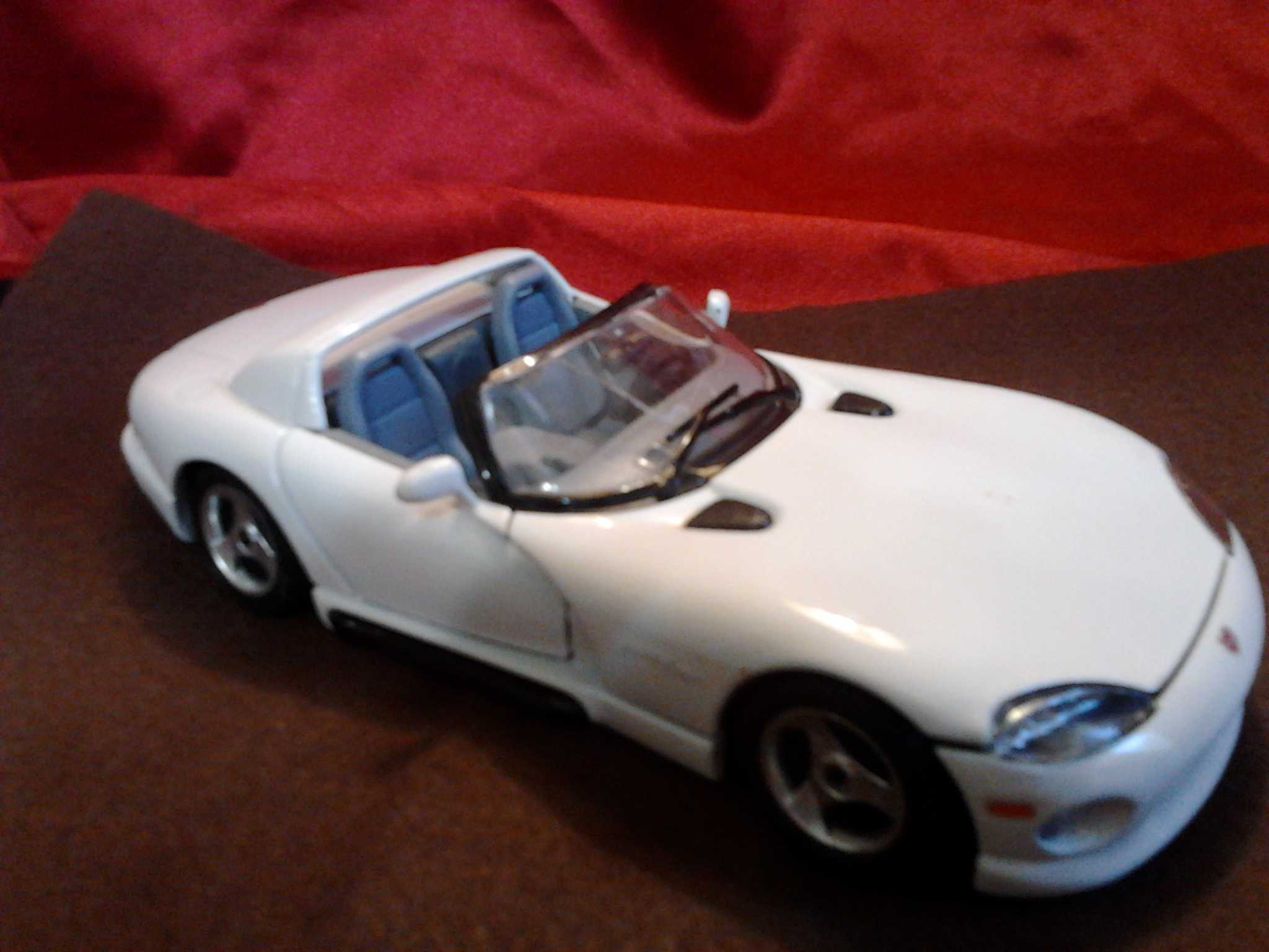 Burago White Gray Black Dodge Viper Rt 10 1 24 Scale Made In Italy Quality Car